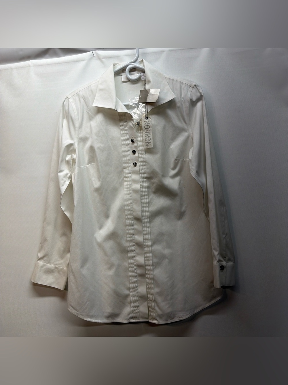 NWT Chico's Non Iron White Top Blouse Women  Cotton Sz 0 Small Jewel Buttons